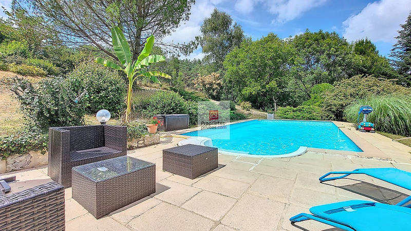 Maison - 121 m² - 7 pièces