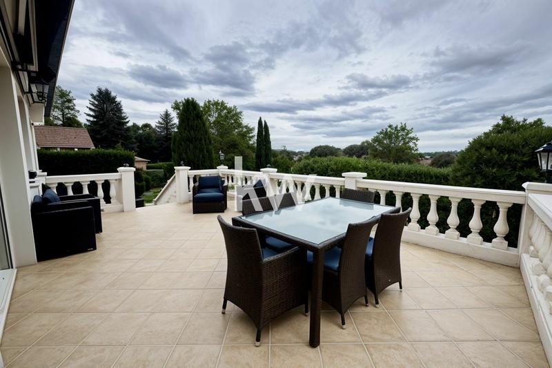 Maison - 190 m² - 9 pièces