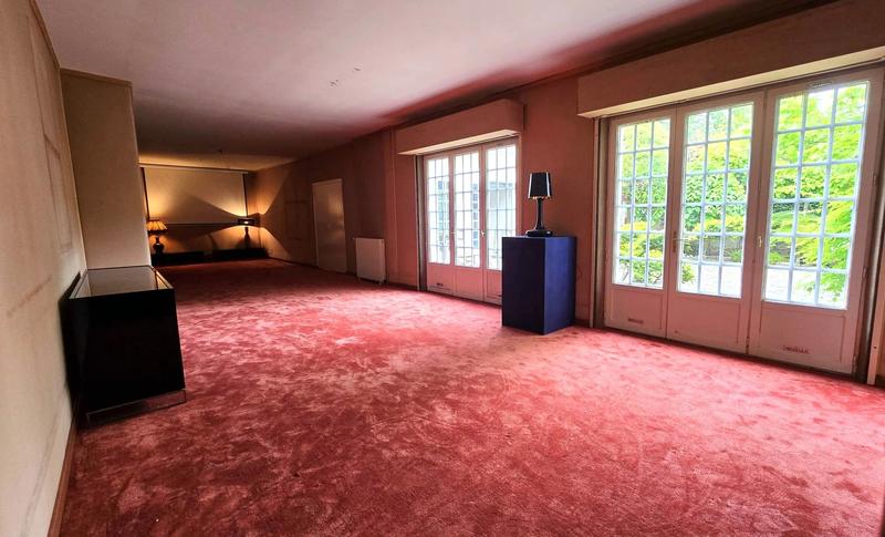 Maison - 384 m² - 11 pièces