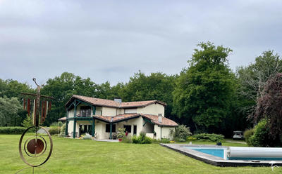 Maison contemporaine - 245 m² - 10 pièces