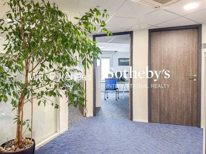 Immeuble - 4 564 m²