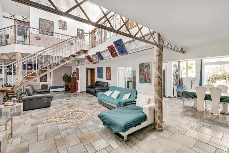 Maison - 225 m² - 7 pièces