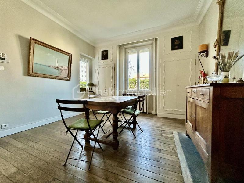 Maison - 168 m² - 8 pièces