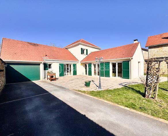 Maison - 205 m² - 8 pièces