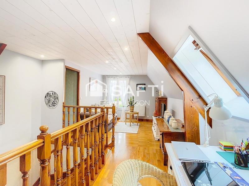 Maison - 220 m² - 11 pièces