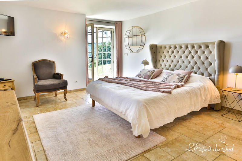 Maison - 700 m² - 26 pièces