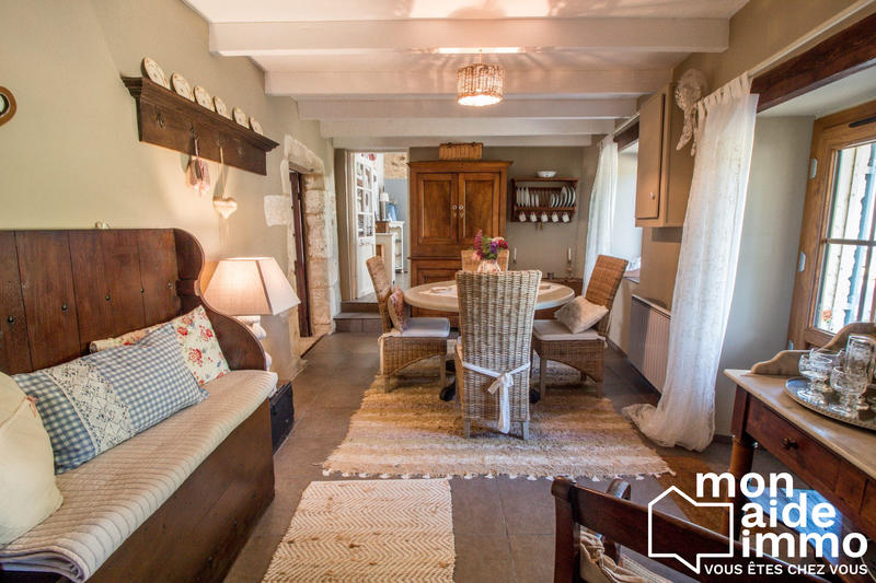 Maison - 240 m² - 15 pièces