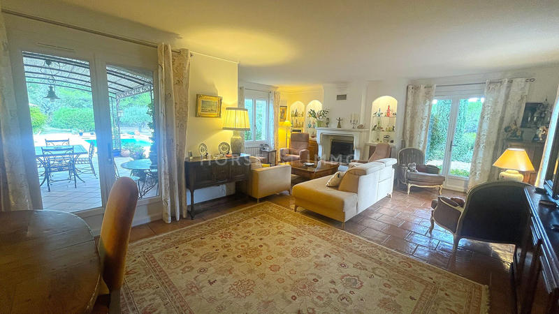 Maison - 315 m² - 9 pièces