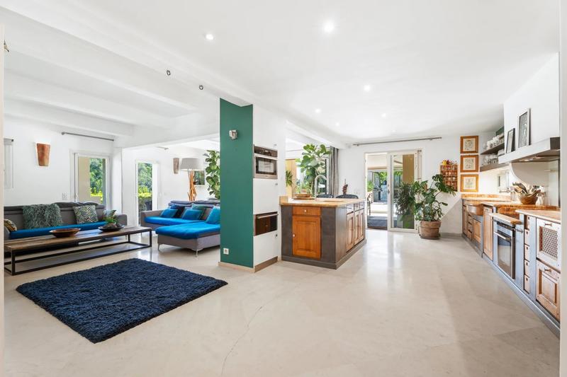 Maison - 280 m² - 8 pièces