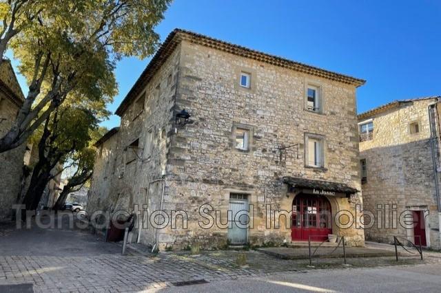 Maison - 640 m² - 16 pièces