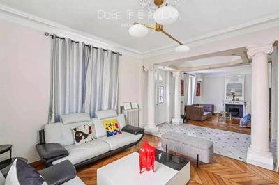 Demeure - 295 m² - 10 pièces