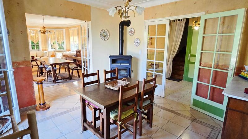 Maison - 168 m² - 9 pièces