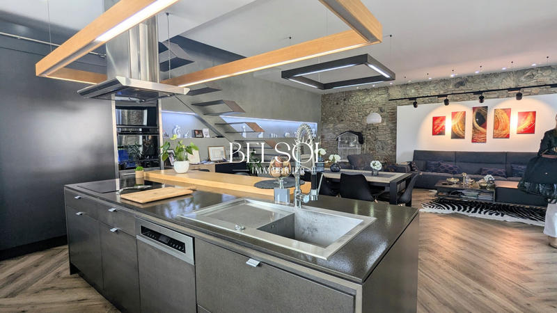 Maison - 236 m² - 6 pièces