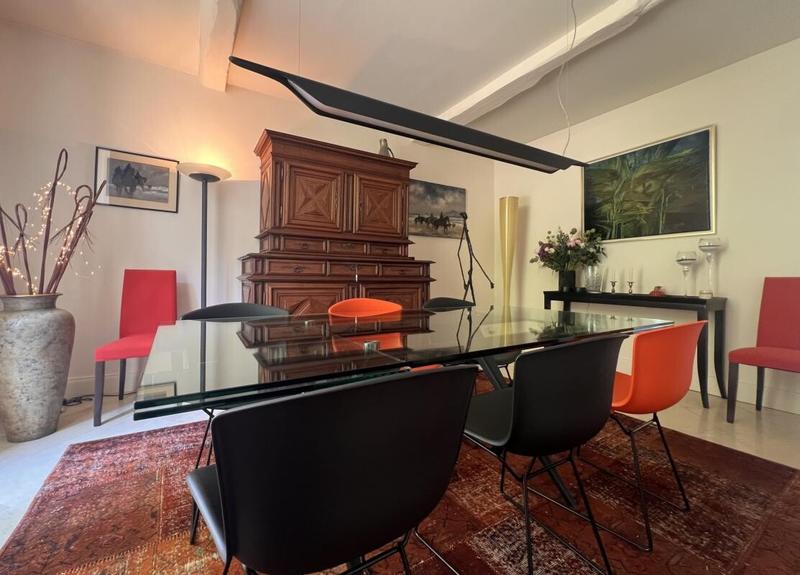 Maison - 210 m² - 9 pièces