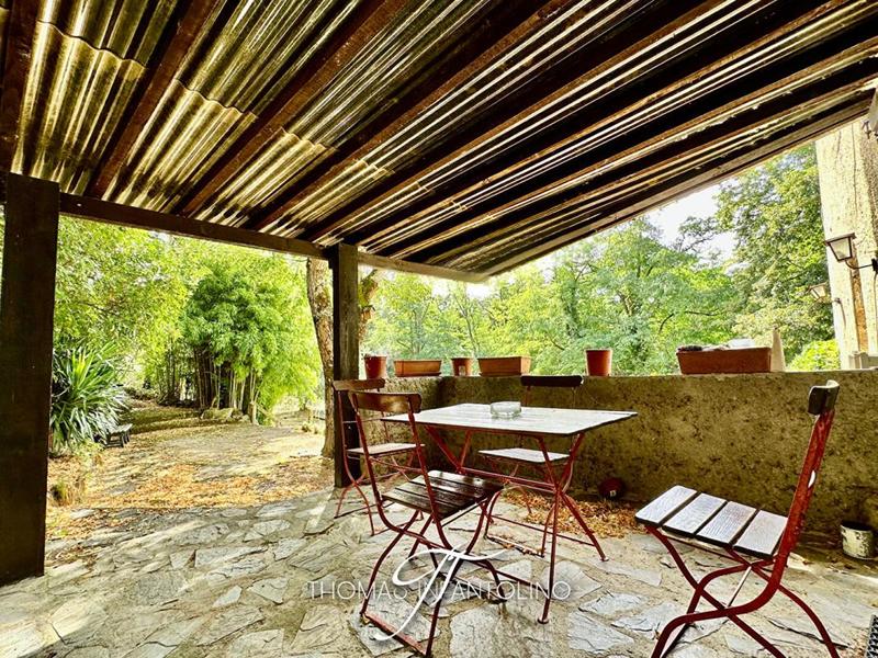 Maison - 410 m² - 10 pièces