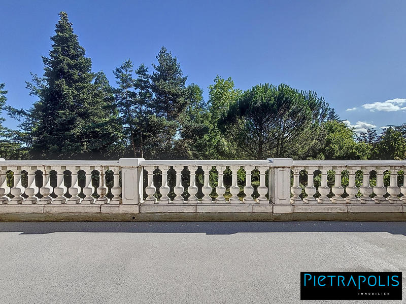 Maison - 278 m² - 9 pièces