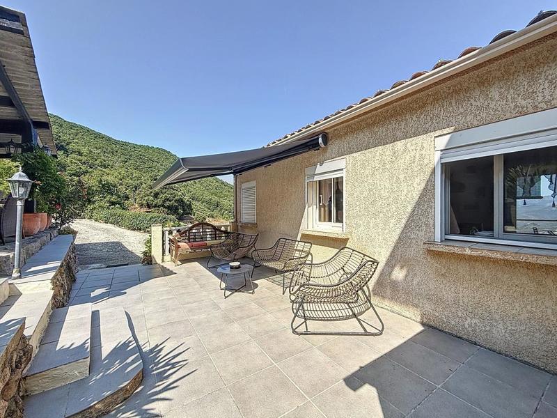 Villa - 300 m² - 5 pièces