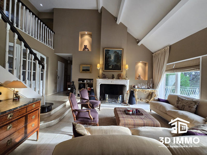 Maison - 275 m² - 12 pièces