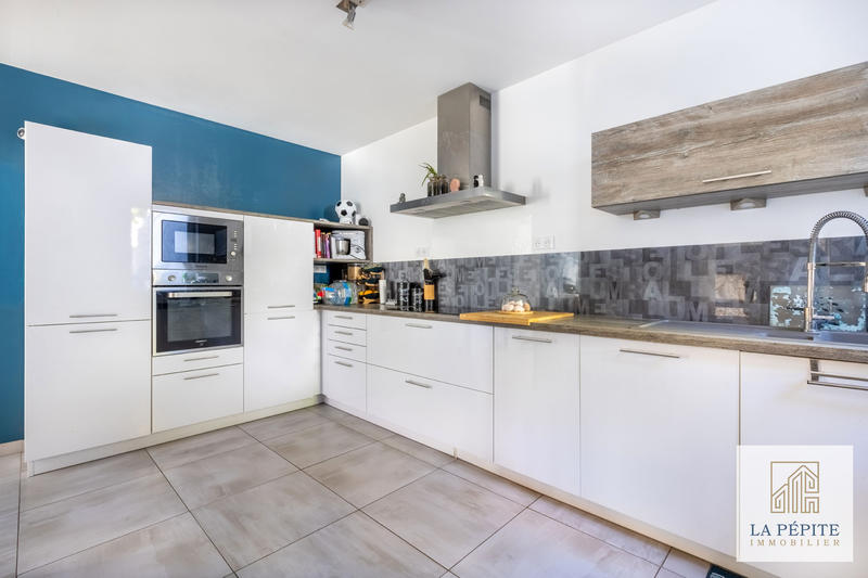 Maison - 195 m² - 7 pièces