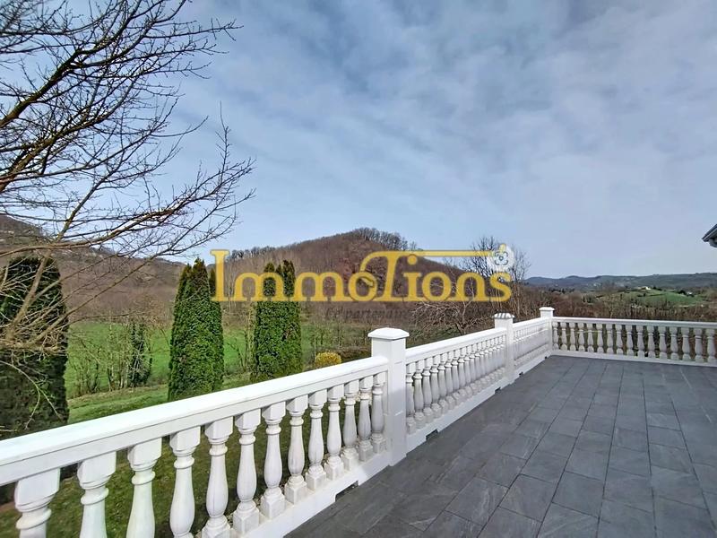 Maison - 205 m² - 7 pièces