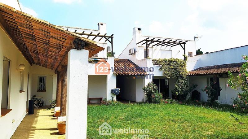 Maison - 320 m² - 10 pièces