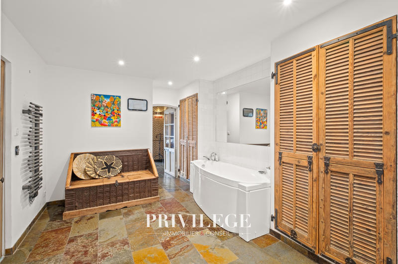 Bastide - 400 m² - 16 pièces