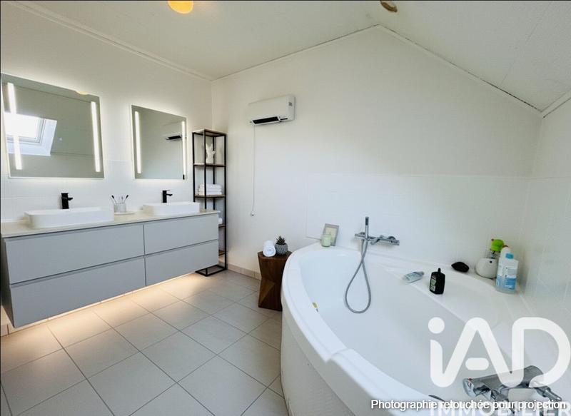 Maison - 210 m² - 8 pièces