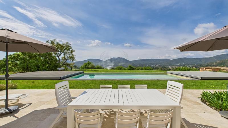 Maison - 250 m² - 8 pièces