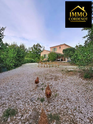 Villa - 90 m² - 4 pièces