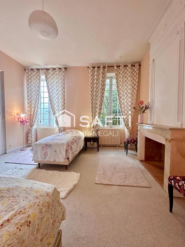 Maison - 379 m² - 10 pièces