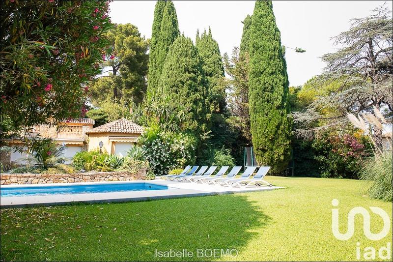 Maison - 360 m² - 9 pièces