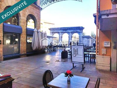 Local commercial - 142 m² - 4 pièces