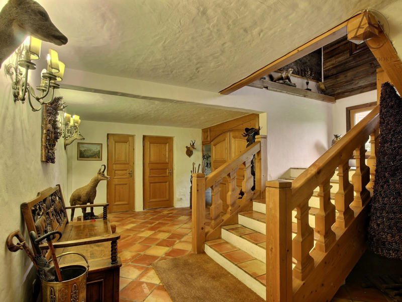 Châlet - 585 m² - 11 pièces