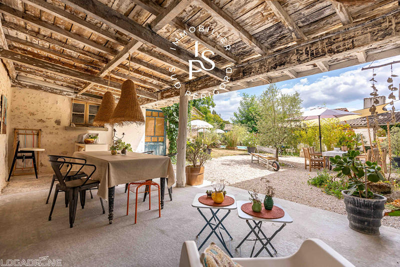 Demeure - 384 m² - 11 pièces