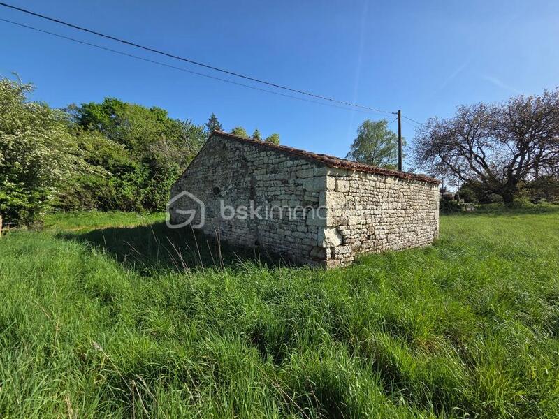 Terrain constructible - 1 400 m²