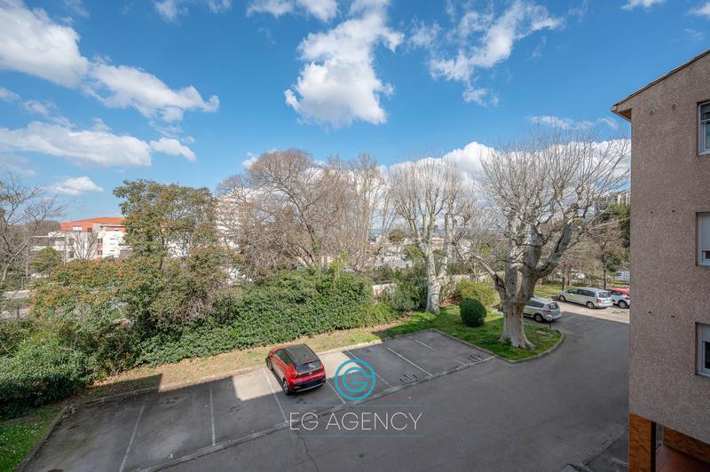 Appartement - 100 m² - 5 pièces