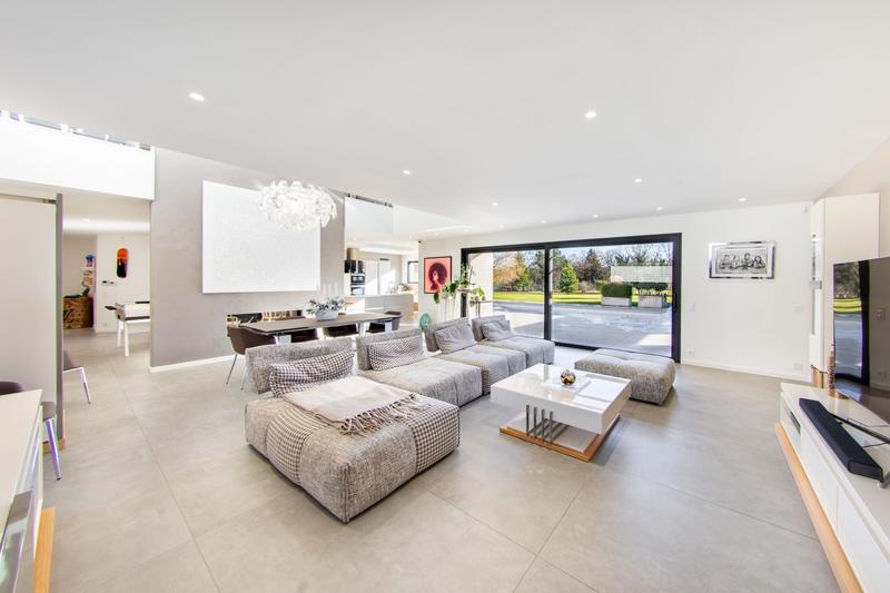 Villa - 318 m² - 9 pièces