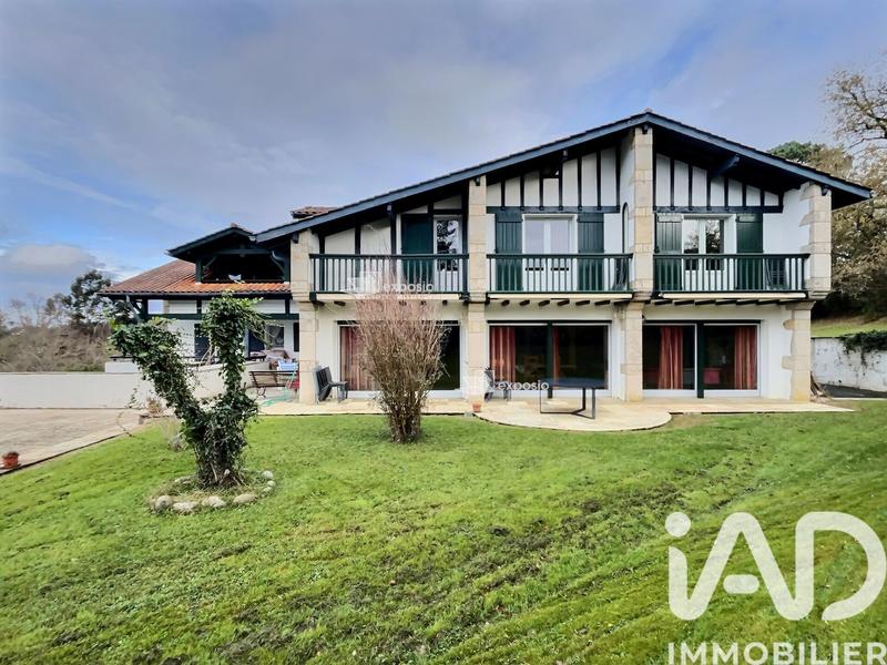 Maison de maîtres - 300 m² - 10 pièces