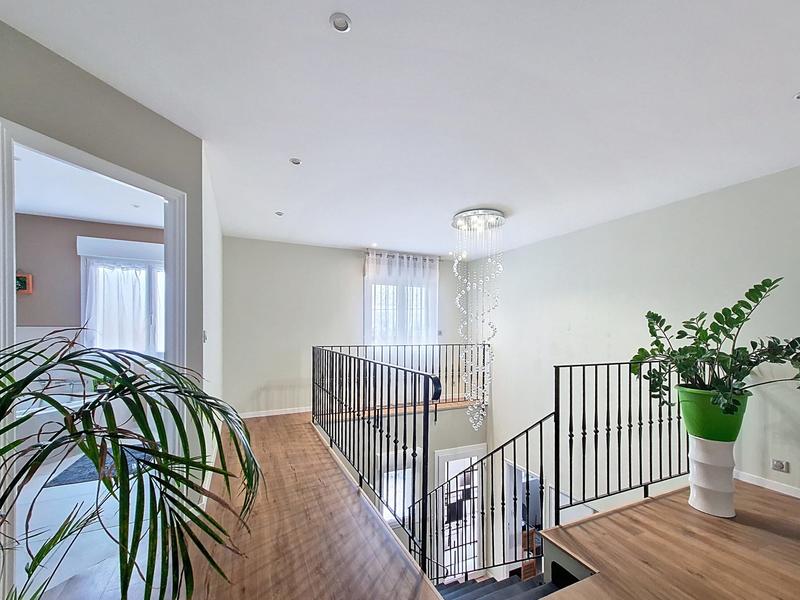 Maison contemporaine - 212 m² - 6 pièces