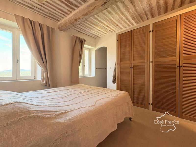 Villa - 239 m² - 9 pièces