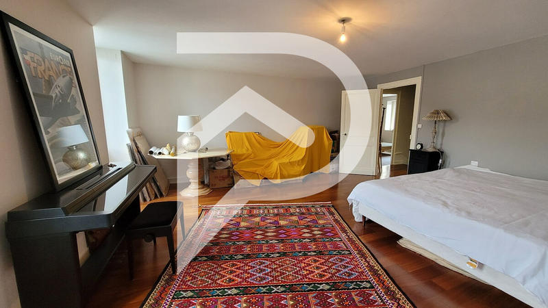 Maison - 283 m² - 11 pièces