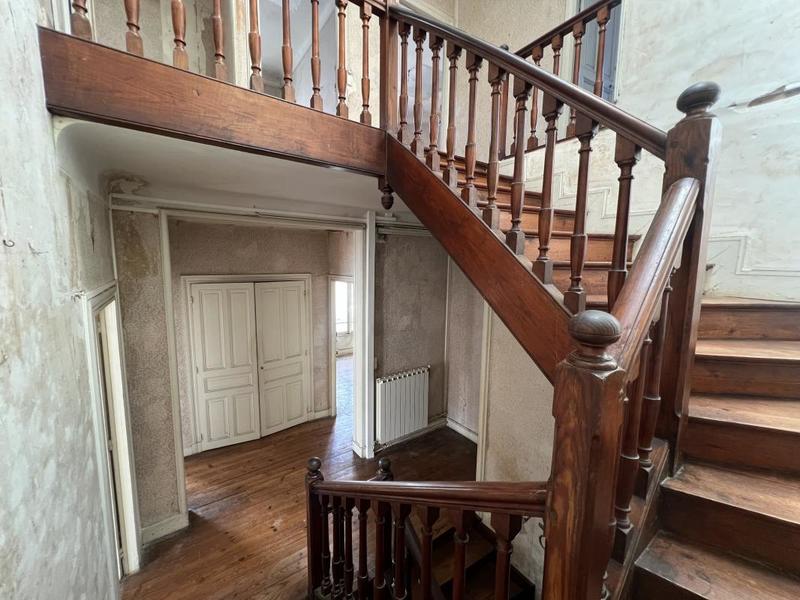 Maison - 280 m² - 9 pièces