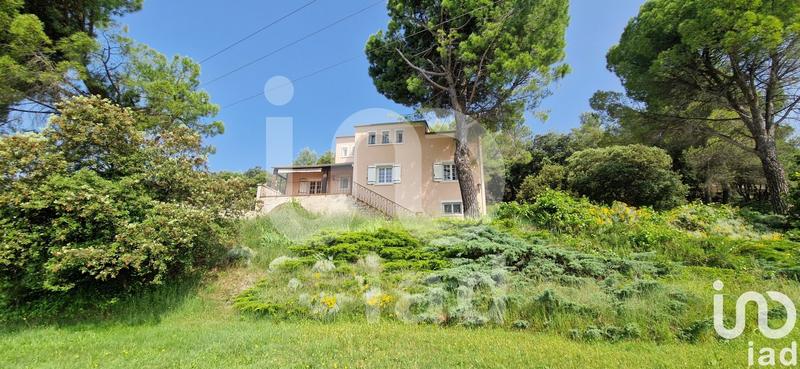 Maison - 260 m² - 6 pièces