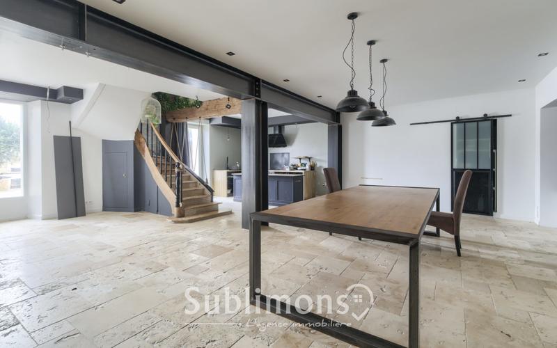 Maison - 223 m² - 9 pièces