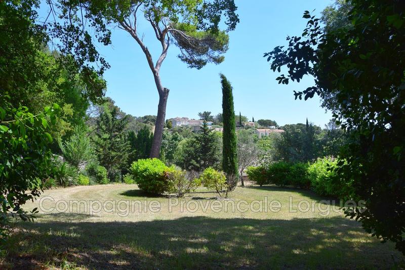 Maison - 1 150 m² - 25 pièces