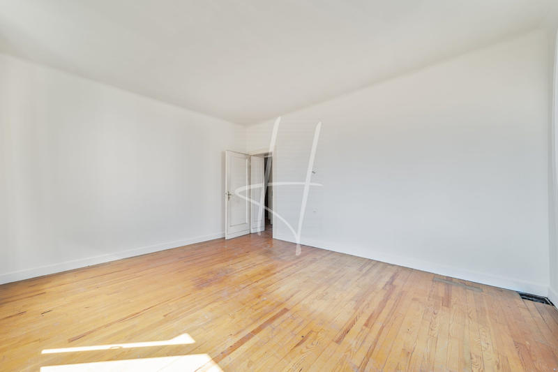 Maison - 210 m² - 6 pièces