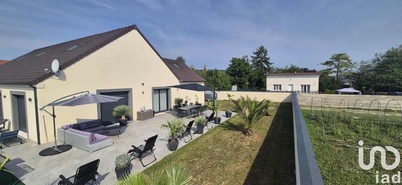 Maison - 238 m² - 8 pièces