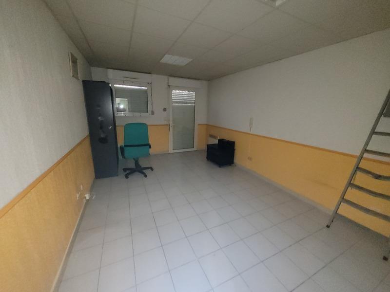 Local d'activité / Entrepôt - 434 m² - 10 pièces