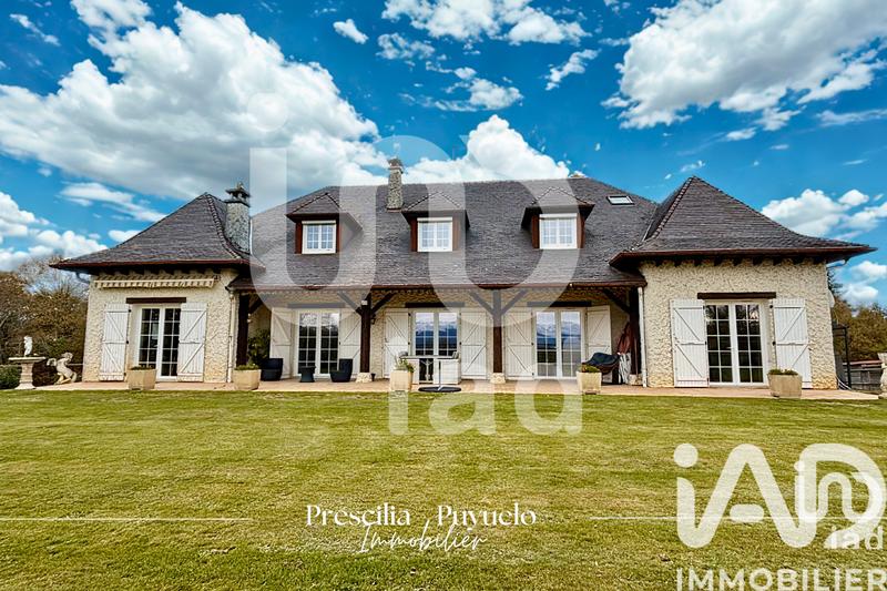 Maison - 279 m² - 9 pièces