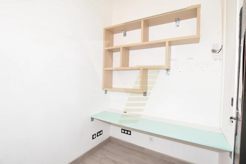 Local commercial - 90 m² - 4 pièces